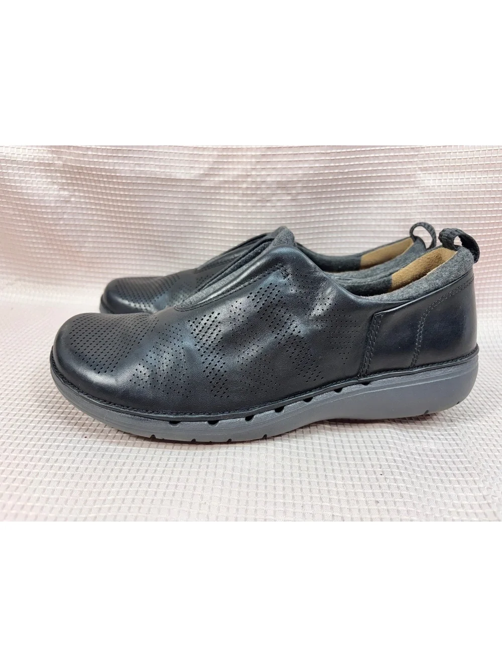 CLARKS 7.5 Unstructured Un Spirit Black Leather Loafers